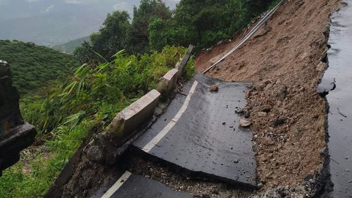 দুর্যোগের পাহাড় থেকে কলকাতা ফিরবেন কীভাবে? সরকারি সাহায্য় পেতে কী করতে হবে?