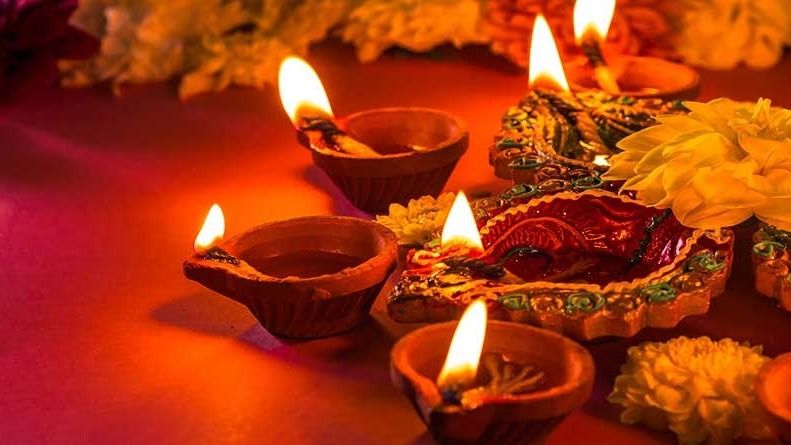 দীপাবলিতে রাশি অনুযায়ী কীভাবে পাবেন অর্থ-ঐশ্বর্য-সুখ? গোপন টিপস