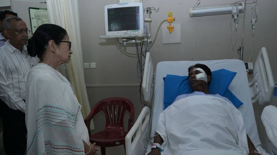 খগেনকে দেখতে হাসপাতালে মমতা, বেরিয়ে বললেন, 'আনকন্ট্রোলড ডায়াবেটিস...' খগেনকে দেখতে হাসপাতালে মমতা, বেরিয়ে বললেন, 'আনকন্ট্রোলড ডায়াবেটিস...'