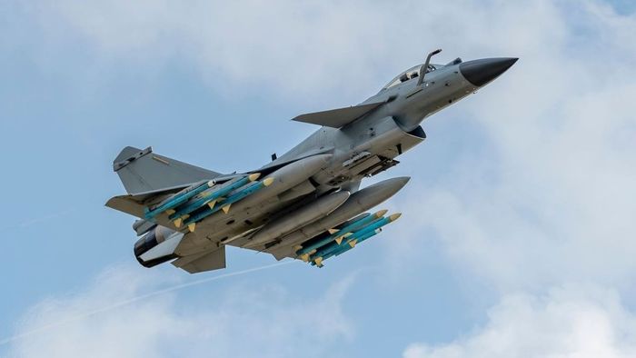 চিনা J-10C যুদ্ধবিমান কিনবে বাংলাদেশ, ভারতের জন্য কতটা চ্যালেঞ্জিং?