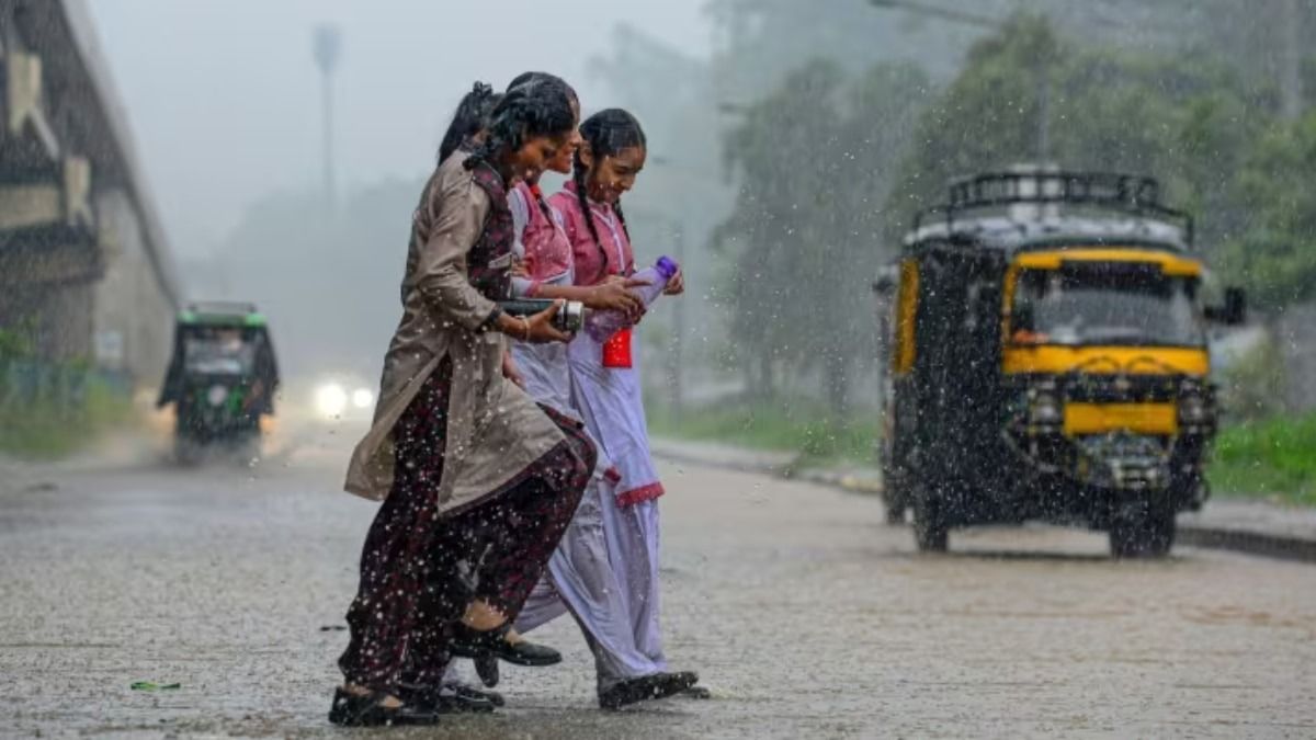 আবার নিম্নচাপ নাকি, মেঘলা আকাশ, বৃষ্টি শুরু কেন? হাওয়া অফিস জানাল