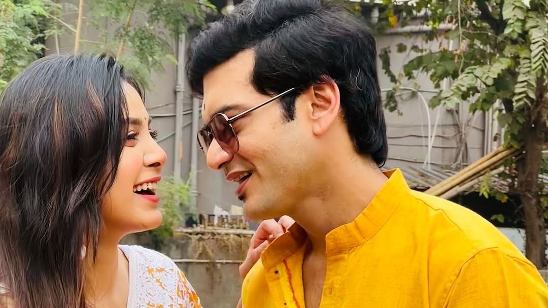 জন্মদিনে রোম্যান্টিক মেজাজে অভিষেক, শার্লি! আদুরে পোস্টে প্রকাশ পেল প্রেম  