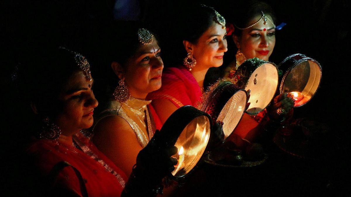 এই করবা চৌথে খেলা ঘুরবে, কুম্ভ-সহ এই ৫ রাশি ধনী হতে পারে