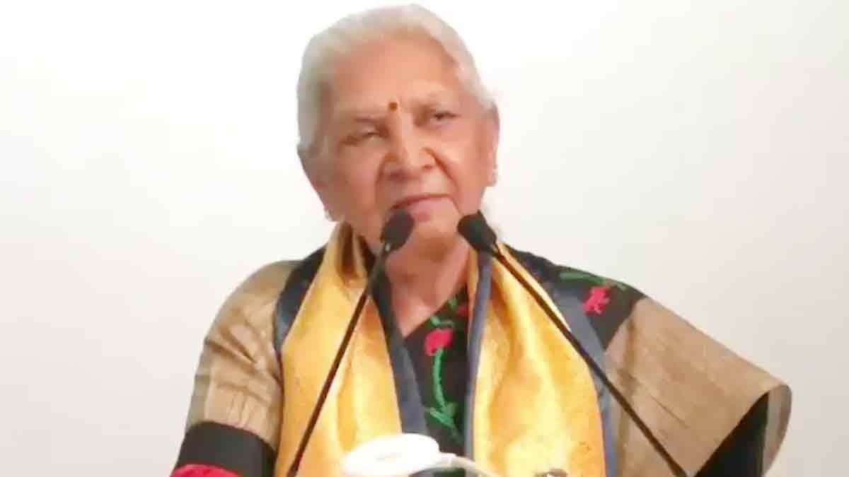 'লিভ ইন করলে ৫০ টুকরো করা দেহ মিলবে', মেয়েদের বিতর্কিত সাবধানবাণী আনন্দীবেনের