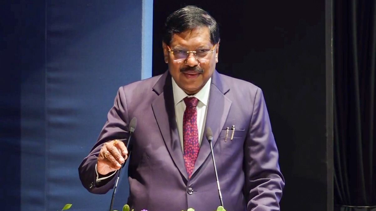 জুতো ছোড়ার ঘটনায় নীরবতা ভাঙলেন CJI