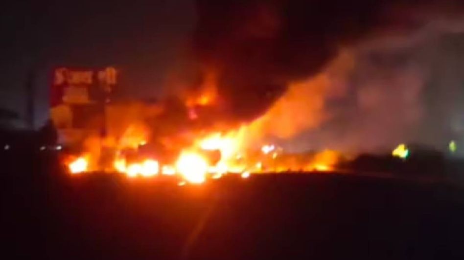 পরপর বিস্ফোরণে কেঁপে উঠল কাবুল, নেপথ্যে পাকিস্তান? পরপর বিস্ফোরণে কেঁপে উঠল কাবুল, নেপথ্যে পাকিস্তান?