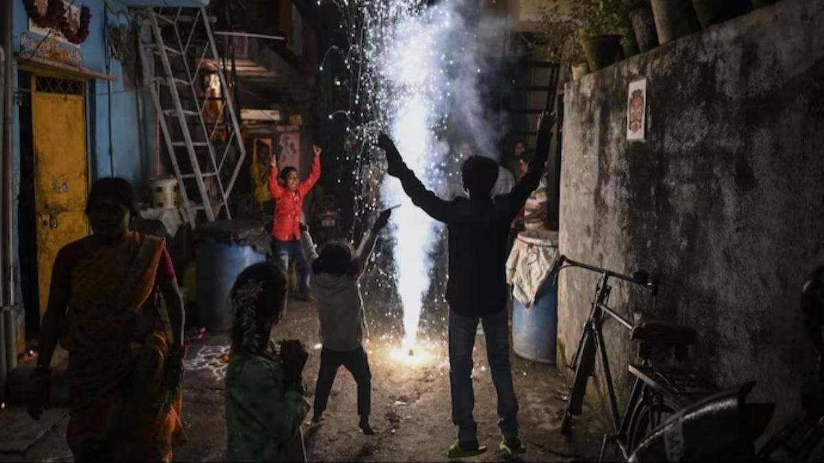 ছাদে বাজি পোড়ানো নিষিদ্ধ, তবে ডেসিবেল বাড়ল, কালীপুজোয় রাজ্যে একাধিক নির্দেশিকা