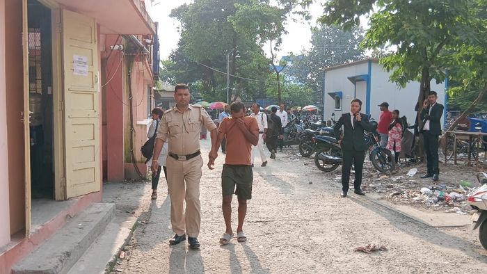 ঋণের কিস্তি আদায়ের নাম করে মহিলাকে ধর্ষণের অভিযোগে ব্যাংককর্মী গ্রেফতার