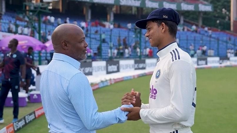 'এত ঠেঙিও না', ভারতীয় ড্রেসিংরুমে যশস্বীর কাছে 'অনুরোধ' লারার