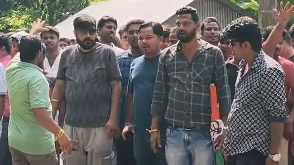 তুফানগঞ্জে তৃণমূল-বিজেপি সংঘর্ষে অশান্তি, বিধায়কের বিরুদ্ধে ‘গো ব্যাক’ স্লোগান
