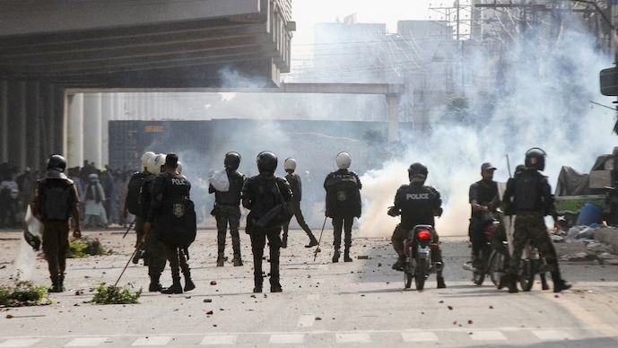 পাকিস্তানে TLP-র সমাবেশে পুলিশের গুলি, অগ্নিসংযোগ, ১৫ জন নিহত