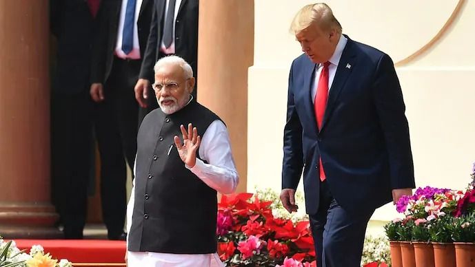 রাশিয়া থেকে তেল কেনা বন্ধ করছে ভারত? ট্রাম্পের দাবিতে দিল্লি যা বলল...