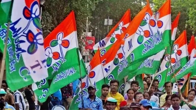 কেশপুরে প্রদ্যুৎ পাঁজা-শিউলি সাহা বিবাদ তুঙ্গে, বিজয়া সম্মিলনীতেও কাদা ছোড়াছুড়ি অব্যাহত