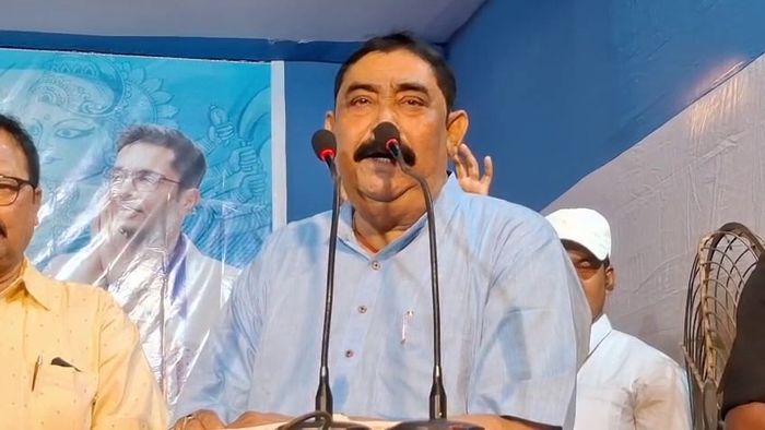 লাভপুরে বিজয়া সম্মিলনী থেকে হুঙ্কার অনুব্রতর