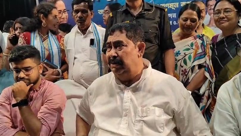 'তৃণমূলের শত্রু তৃণমূলই, তিনটে ছাগল...', বিজয়া সম্মিলনীতে কেন বললেন অনুব্রত?