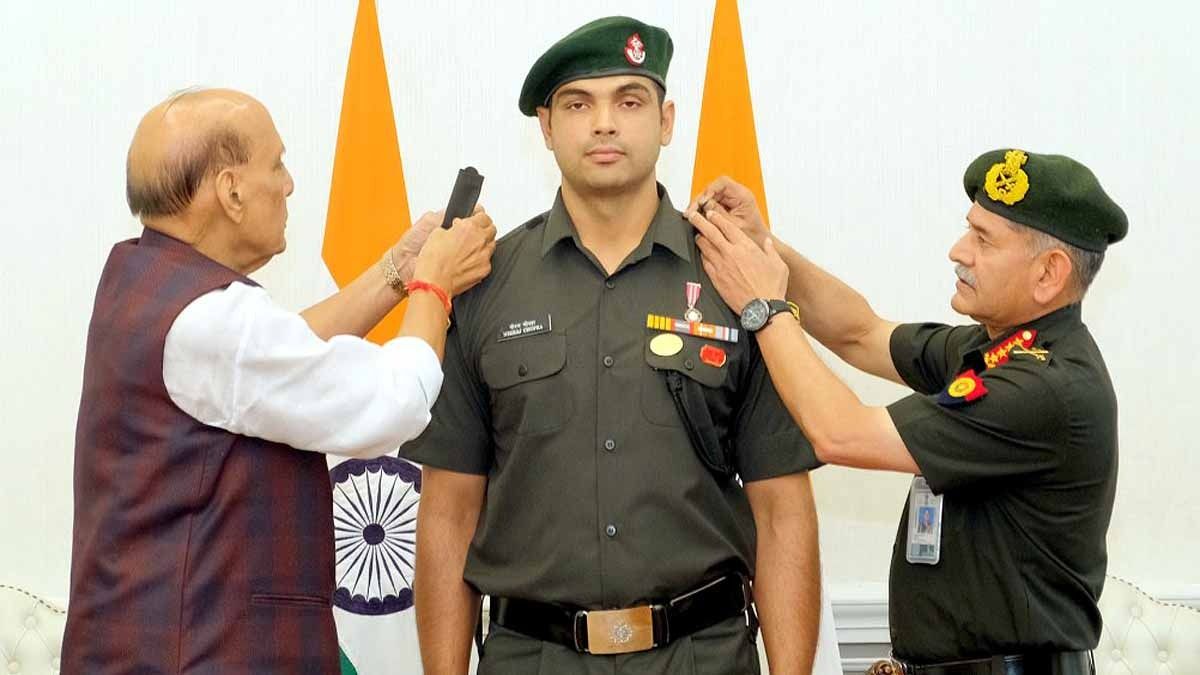 এবার লেফটেন্যান্ট কর্নেল হলেন নীরজ চোপড়া, বিরাট সম্মান জ্যাভলিন তারকাকে