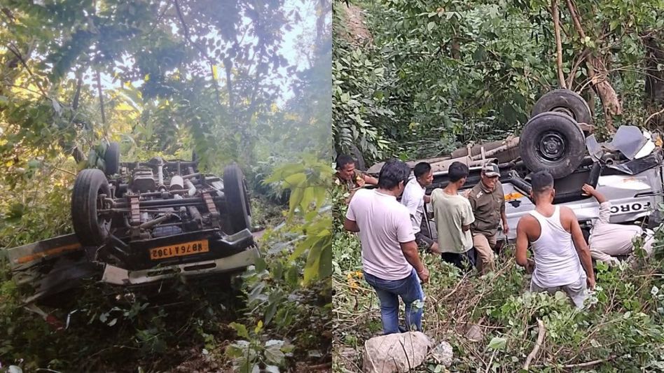 মিরিকে পাহাড়ি রাস্তা থেকে খাদে পড়ল আস্ত গাড়ি, ঘটনাস্থলেই ৩ জনের মৃত্যু  মিরিকে পাহাড়ি রাস্তা থেকে খাদে পড়ল আস্ত গাড়ি, ঘটনাস্থলেই ৩ জনের মৃত্যু