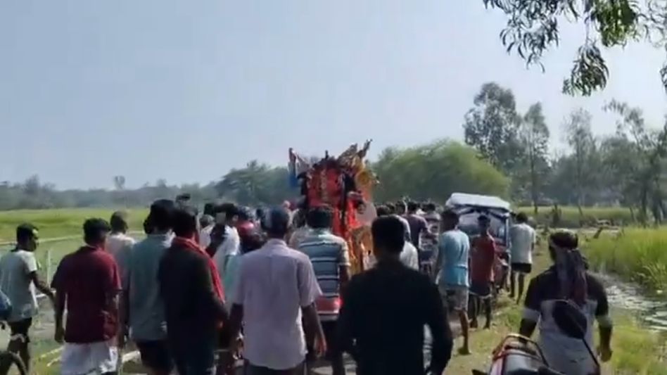 কাকদ্বীপে কালীমূর্তি ভাঙল কে? গ্রেফতার অভিযুক্ত বলছে, ‘মদ খেয়ে ভুল করেছি’ কাকদ্বীপে কালীমূর্তি ভাঙল কে? গ্রেফতার অভিযুক্ত বলছে, ‘মদ খেয়ে ভুল করেছি’