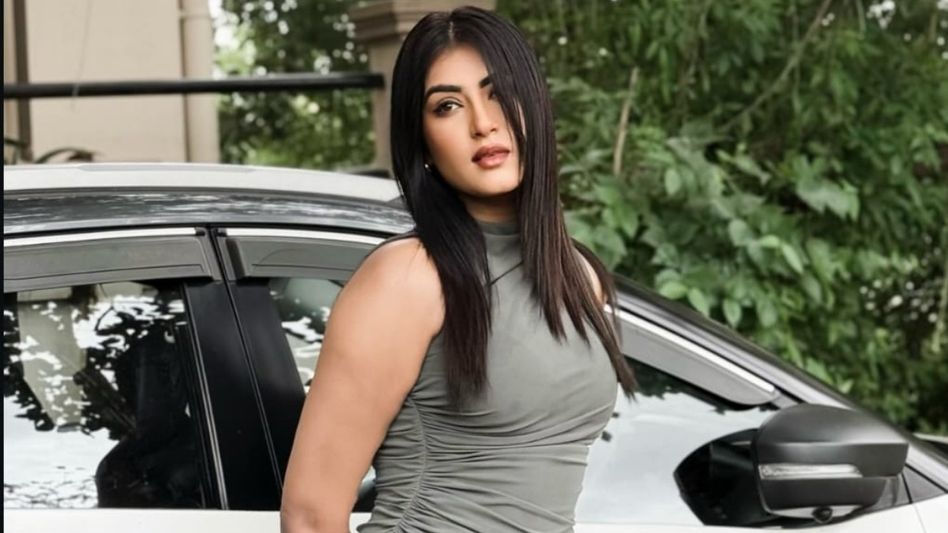 দক্ষিণি অভিনেত্রীর বেপরোয়া গাড়ির ধাক্কায় পা ভাঙল মহিলার, পালানোর দৃশ্য CCTV-তে দক্ষিণি অভিনেত্রীর বেপরোয়া গাড়ির ধাক্কায় পা ভাঙল মহিলার, পালানোর দৃশ্য CCTV-তে