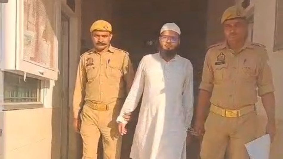 এইটের ছাত্রীর 'কুমারীত্ব পরীক্ষা'র দাবি, মাদ্রাসা কর্মী গ্রেফতার এইটের ছাত্রীর 'কুমারীত্ব পরীক্ষা'র দাবি, মাদ্রাসা কর্মী গ্রেফতার