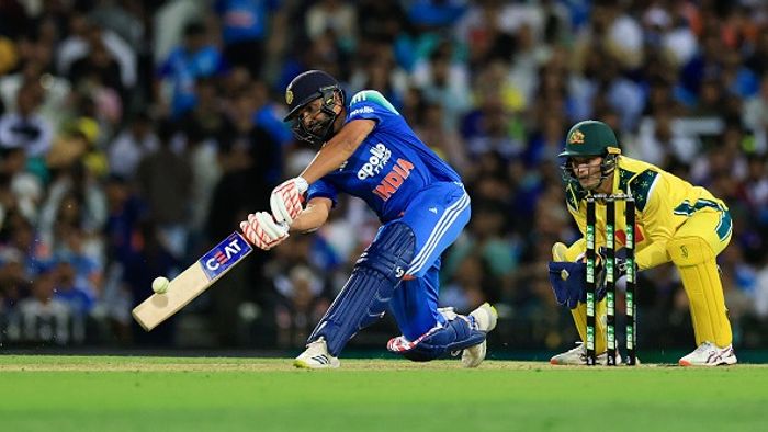 এই ফ্রেমে ভারতের প্রাক্তন অধিনায়ক রোহিত শর্মা