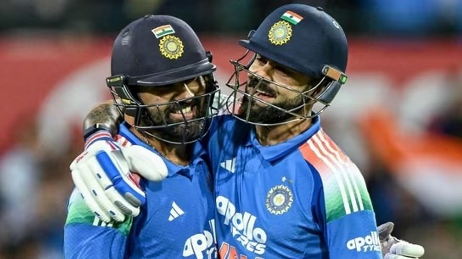 'জানি না আর আসতে পারব কিনা...' সিডনিতে ভক্তদের আবেগে ভাসালেন রো-কো 'জানি না আর আসতে পারব কিনা...' সিডনিতে ভক্তদের আবেগে ভাসালেন রো-কো