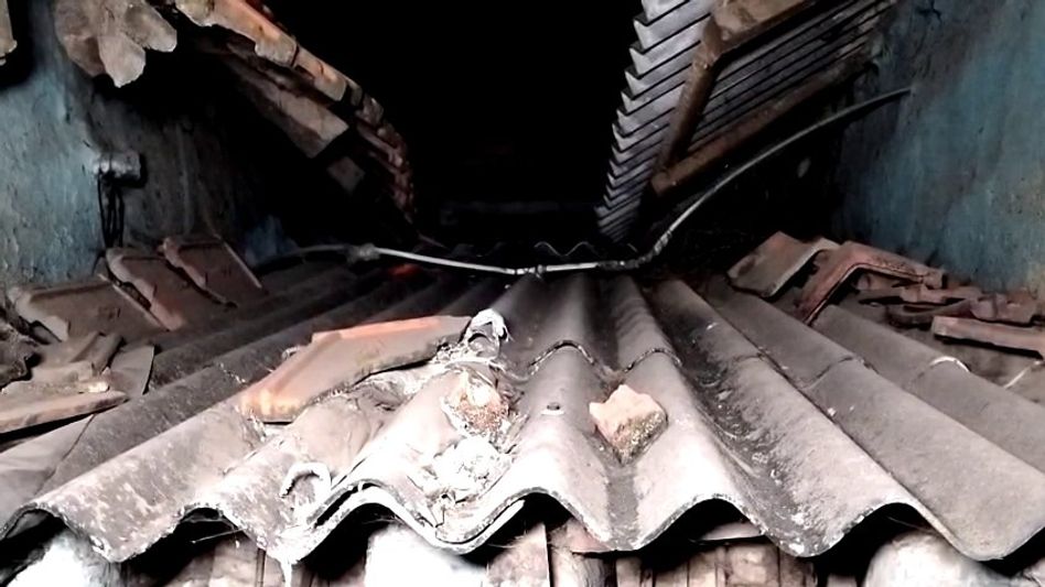 দিনে-রাতে ঢিল পড়ছে বাড়ির চালে, আতঙ্কে গ্রামবাসী দিনে-রাতে ঢিল পড়ছে বাড়ির চালে, আতঙ্কে গ্রামবাসী