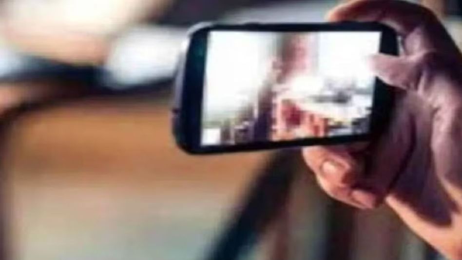 আলিপুরদুয়ারে মহিলা ডাক্তারকে ভিডিওকলে কুপ্রস্তাব, গ্রেফতার বাদাম বিক্রেতা আলিপুরদুয়ারে মহিলা ডাক্তারকে ভিডিওকলে কুপ্রস্তাব, গ্রেফতার বাদাম বিক্রেতা