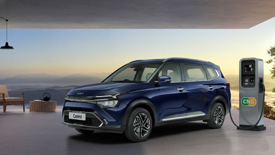 KIA-র দুর্দান্ত CNG গাড়ি বাজারে, মারুতি Ertiga-র সঙ্গে জোর টক্কর, দাম কত?  KIA-র দুর্দান্ত CNG গাড়ি বাজারে, মারুতি Ertiga-র সঙ্গে জোর টক্কর, দাম কত?