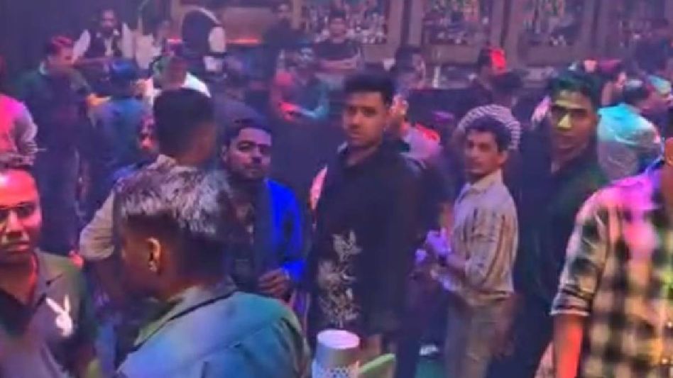 কলকাতার নাইটক্লাবে তরুণীর শ্লীলতাহানি, টেবিল নিয়ে বচসা কলকাতার নাইটক্লাবে তরুণীর শ্লীলতাহানি, টেবিল নিয়ে বচসা