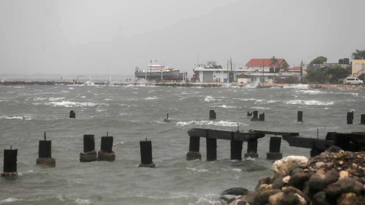 গতিবেগ ঘণ্টায় ২৯৫ কিমি, জামাইকায় ব্যাপক ধ্বংসযজ্ঞ হ্যারিকেন মেলিসা-র