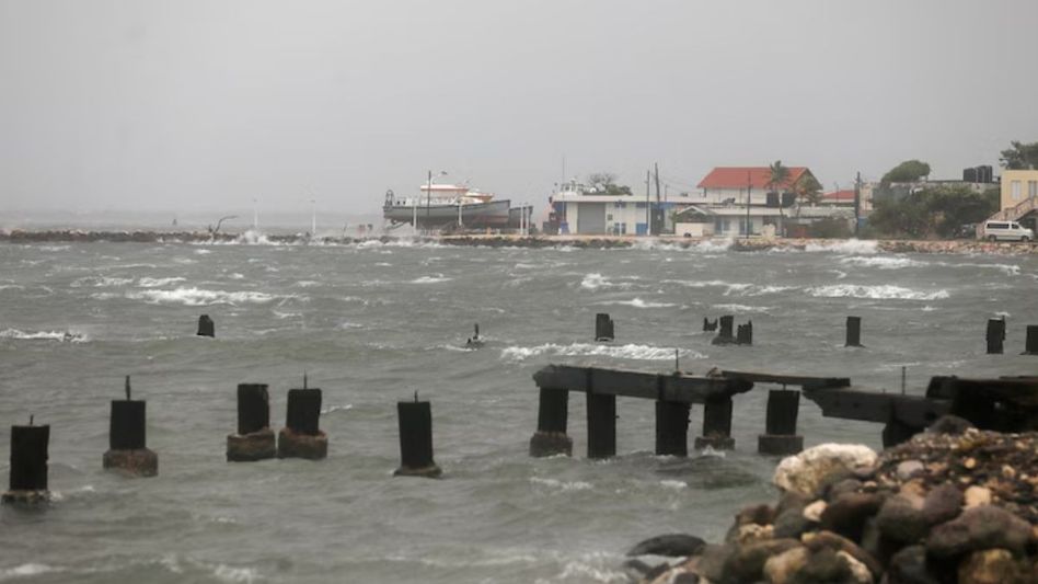 গতিবেগ ঘণ্টায় ২৯৫ কিমি, জামাইকায় ব্যাপক ধ্বংসযজ্ঞ হ্যারিকেন মেলিসা-র গতিবেগ ঘণ্টায় ২৯৫ কিমি, জামাইকায় ব্যাপক ধ্বংসযজ্ঞ হ্যারিকেন মেলিসা-র