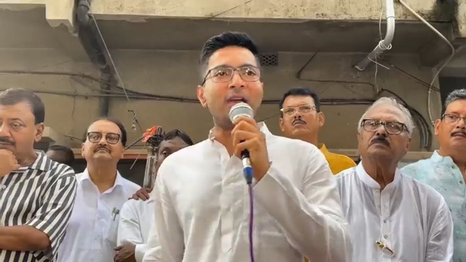 অমিত শাহ, জ্ঞানেশ কুমাররা বাবার বার্থ সার্টিফিকেট দেখাতে পারবেন? বেনজির নিশানা অভিষেকের অমিত শাহ, জ্ঞানেশ কুমাররা বাবার বার্থ সার্টিফিকেট দেখাতে পারবেন? বেনজির নিশানা অভিষেকের