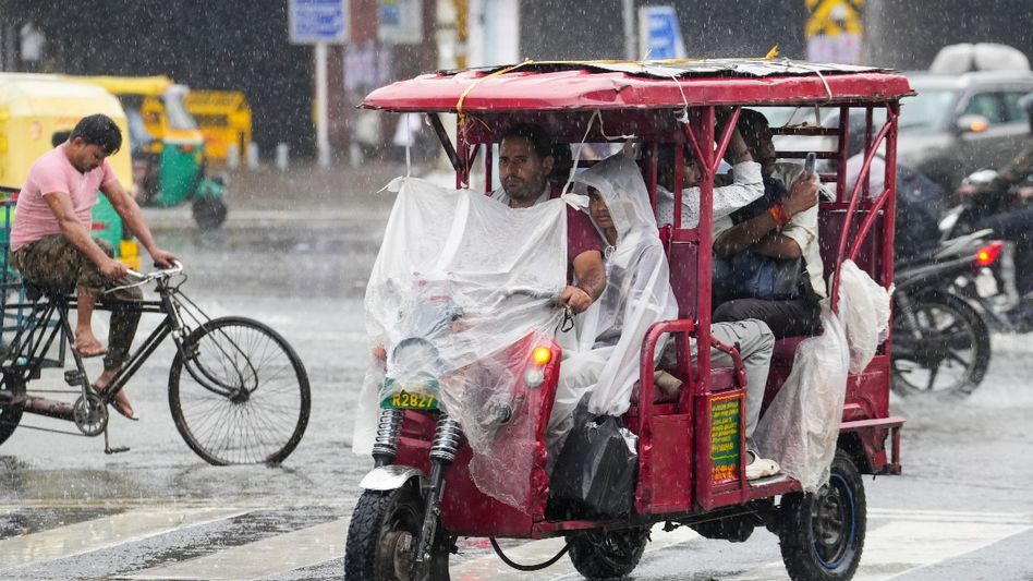 ১৩ জেলায় ঝড়-বৃষ্টির পূর্বাভাস, নিম্নচাপটি এখন কোথায়? স্পেশাল বুলেটিন ১৩ জেলায় ঝড়-বৃষ্টির পূর্বাভাস, নিম্নচাপটি এখন কোথায়? স্পেশাল বুলেটিন