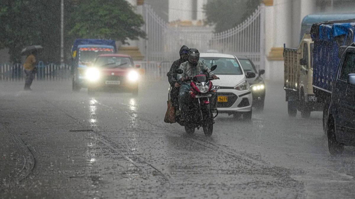 নভেম্বরেও নিম্নচাপ, রাজ্যজুড়ে বজ্রবিদ্যুৎ-সহ বৃষ্টির পূর্বাভাস, শীত কবে? স্পেশাল বুলেটিন