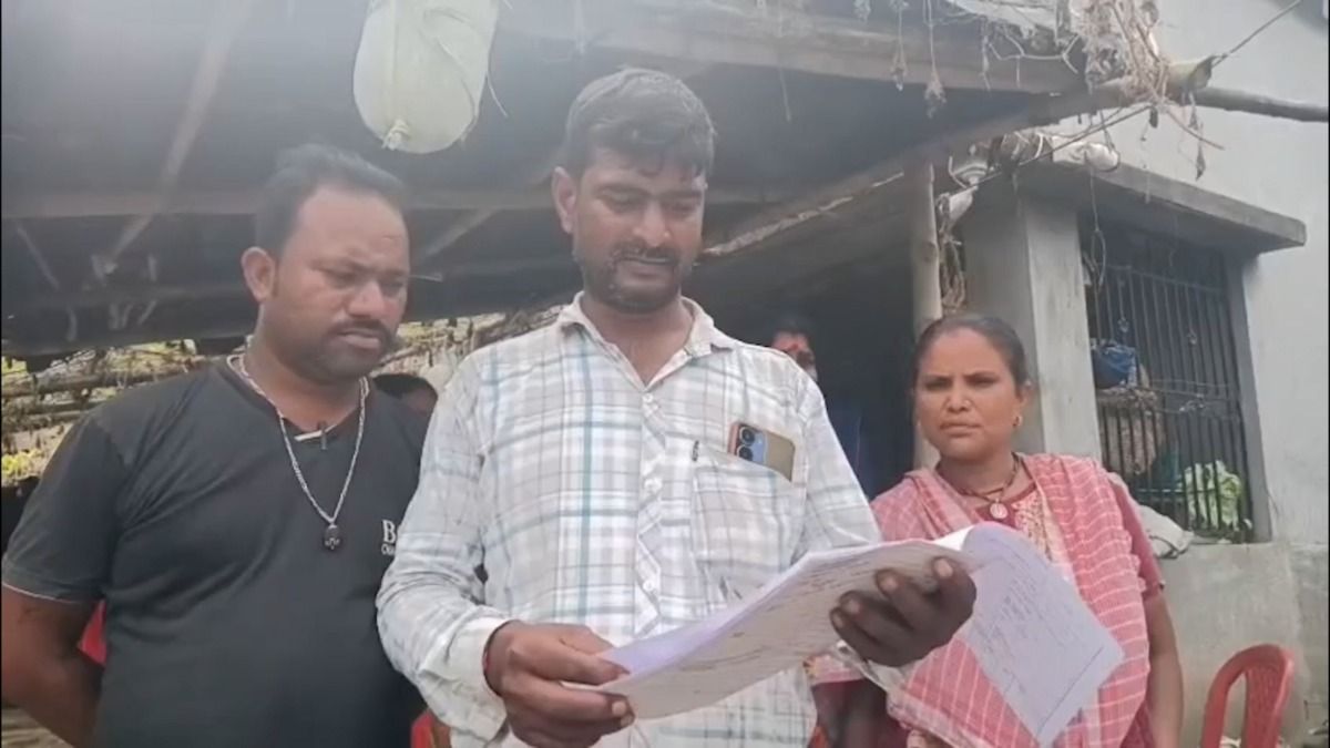 ২০০২-এর তালিকায় নাম নেই পঞ্চায়েত সদস্যের স্বামীর, SIR-এর আগে চাঞ্চল্য মালদায়