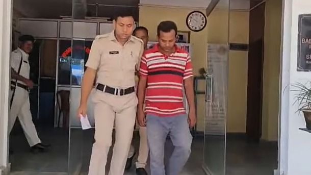 বাগডোগরা সেনাছাউনি থেকে গ্রেফতার এক বাংলাদেশি, উদ্ধার দুই দেশের পরিচয়পত্র