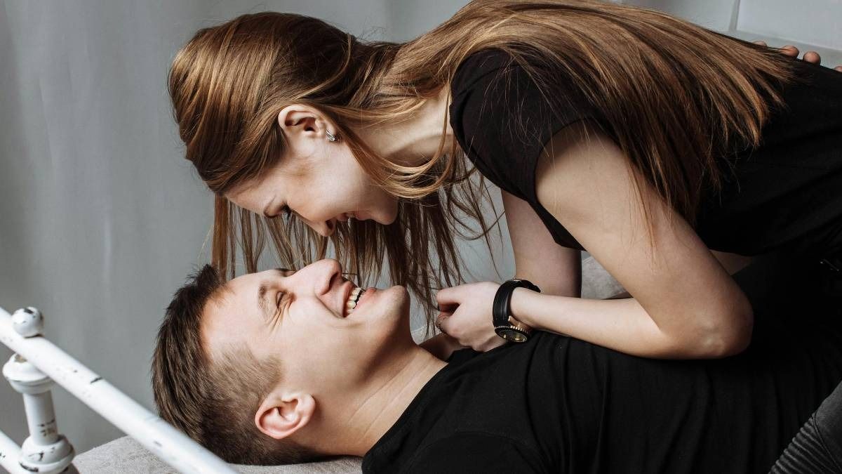 স্বামী-স্ত্রী সম্পর্কে হারিয়েছে শারীরিক ঘনিষ্ঠতা? ৫ টেকনিকে ফিরবে পুরনো উষ্ণতা