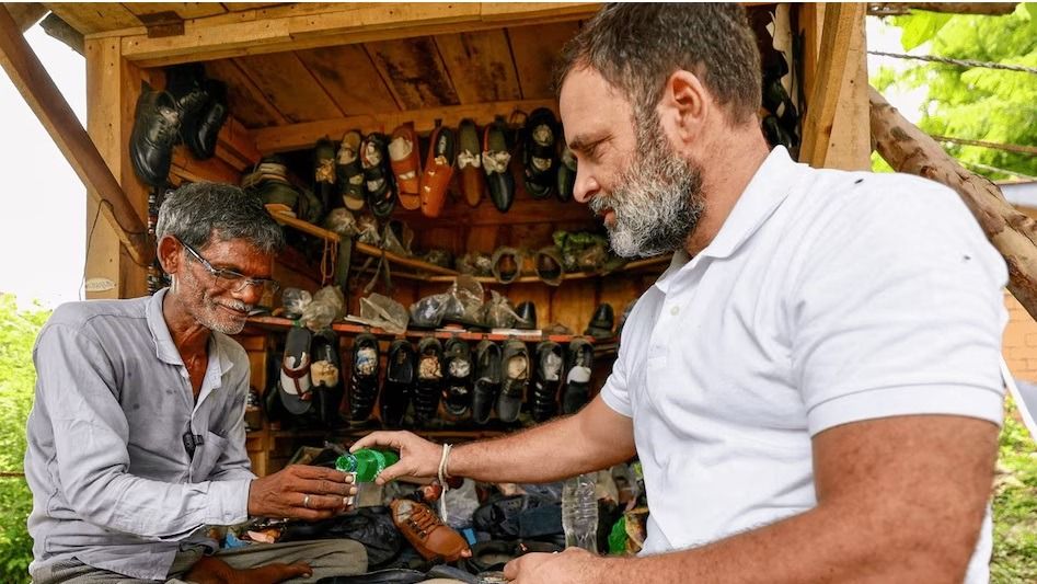 রাহুলকে জুতো সেলাই শিখিয়েছিলেন, মারা গেলেন সেই রামচেত মোচি, পরিবারের পাশে কংগ্রেস নেতা