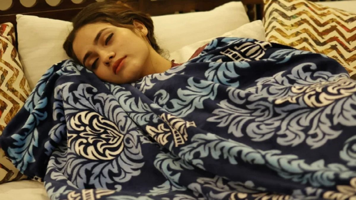 শীতের সকালে সহজেই বিছানা ছাড়বেন, শিখুন প্রেমানন্দ মহারাজের ৬ টিপস