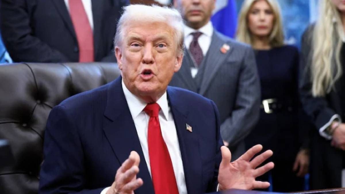 রাশিয়ার সঙ্গে ব্যবসা করলেই ৫০০ শতাংশ শুল্ক, হুমকি ট্রাম্পের; কী করবে ভারত? 