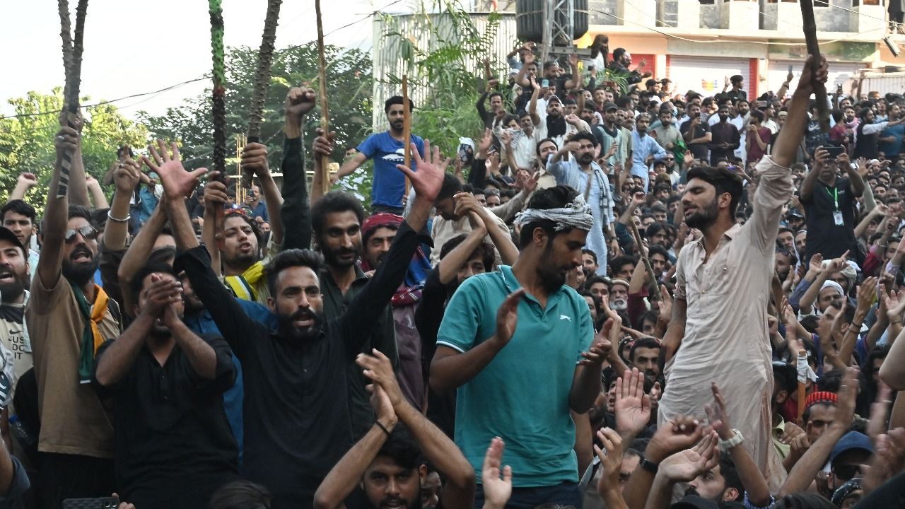 ১৮ নভেম্বরের ডাক দিয়েছে দেশব্যাপী হরতালের ডাক বাংলাদেশ আওয়ামী লীগের