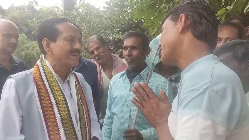 কোনও উন্নয়নই হয়নি, আউশগ্রামে গ্রামবাসীদের ক্ষোভের মুখে সাংসদ অসিত মাল