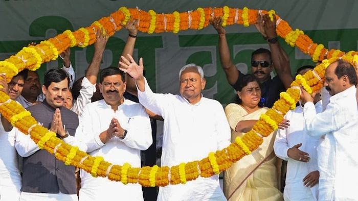 বিহারে উপমুখ্যমন্ত্রী পদে কে?