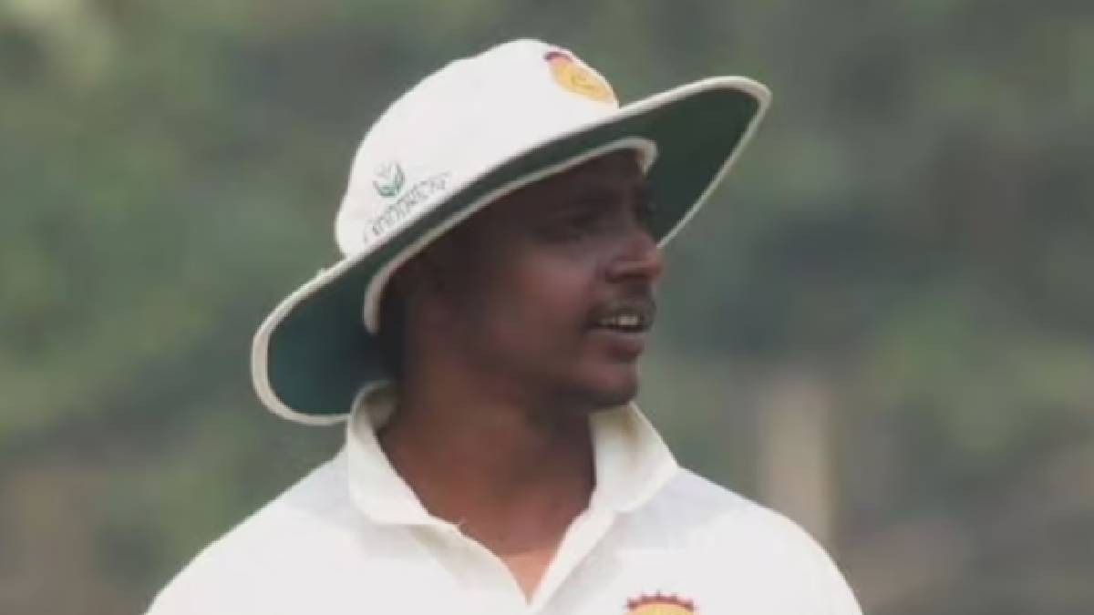 দুই হাতেই করেন বল