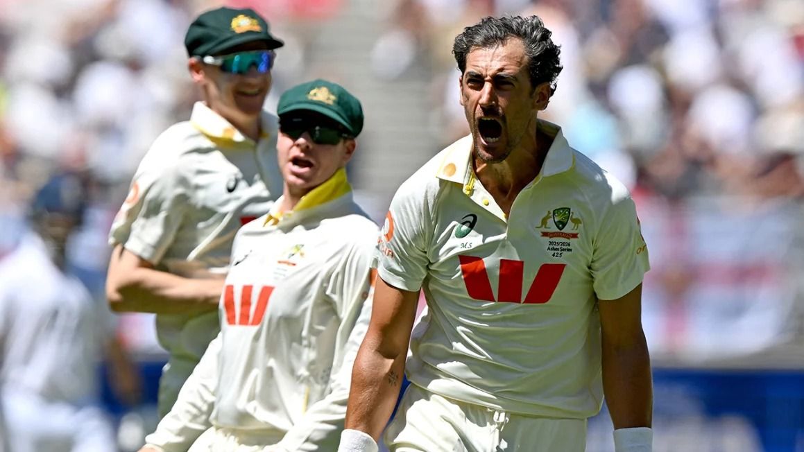 ৭ উইকেট নিয়ে স্টার্কের 'সেঞ্চুরি', ইংল্যান্ডের ইনিংস শেষ মাত্র ১৭২ রানে