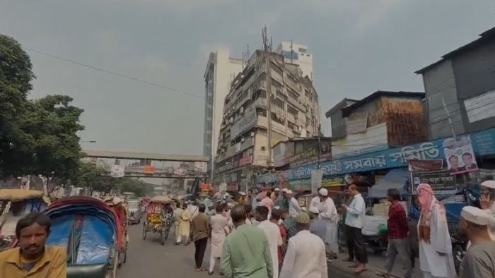 সকালে ভূমিকম্পে কেঁপে ওঠে বাংলাদেশ