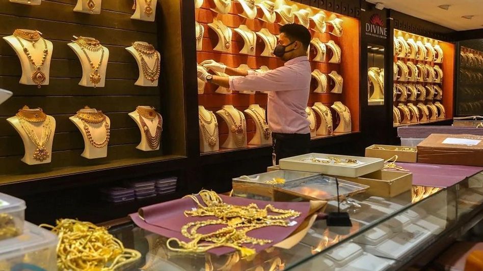 সোনা আরও সস্তা হল, একদম লেটেস্ট দাম কত? সোনা আরও সস্তা হল, একদম লেটেস্ট দাম কত?