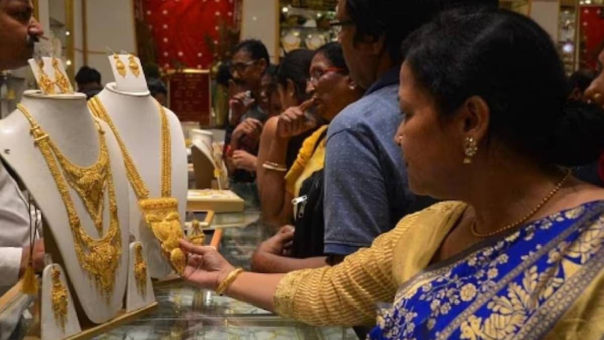 রুপো সস্তা হল ৮ হাজার টাকা, কমল সোনার দামও; লেটেস্ট রেট?