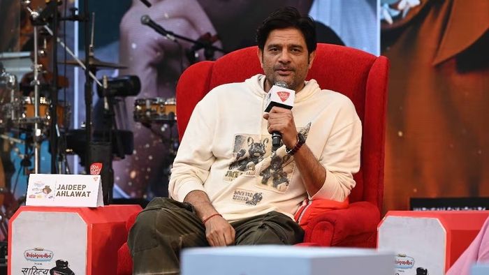 সাহিত্য আজতকের মঞ্চে জয়দীপ আহলাওয়াত